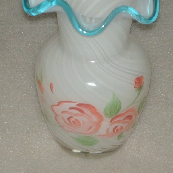 Teleflora Art Lovely Swirl Glass Teleflora Vase W Roses Poshmark